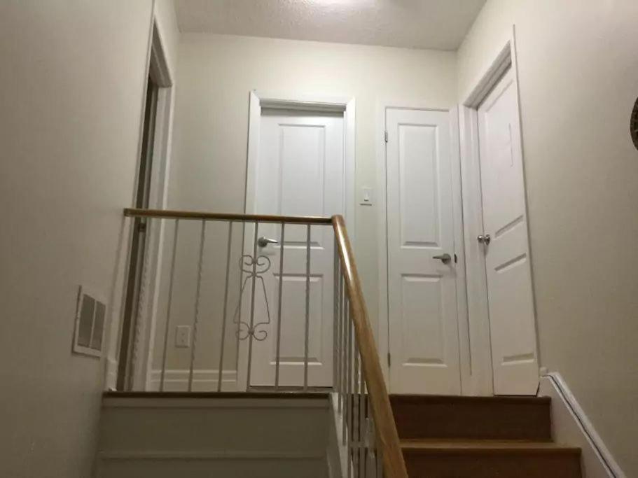 Private Rooms 5 Min Finch West Subway - York University Toronto Luaran gambar