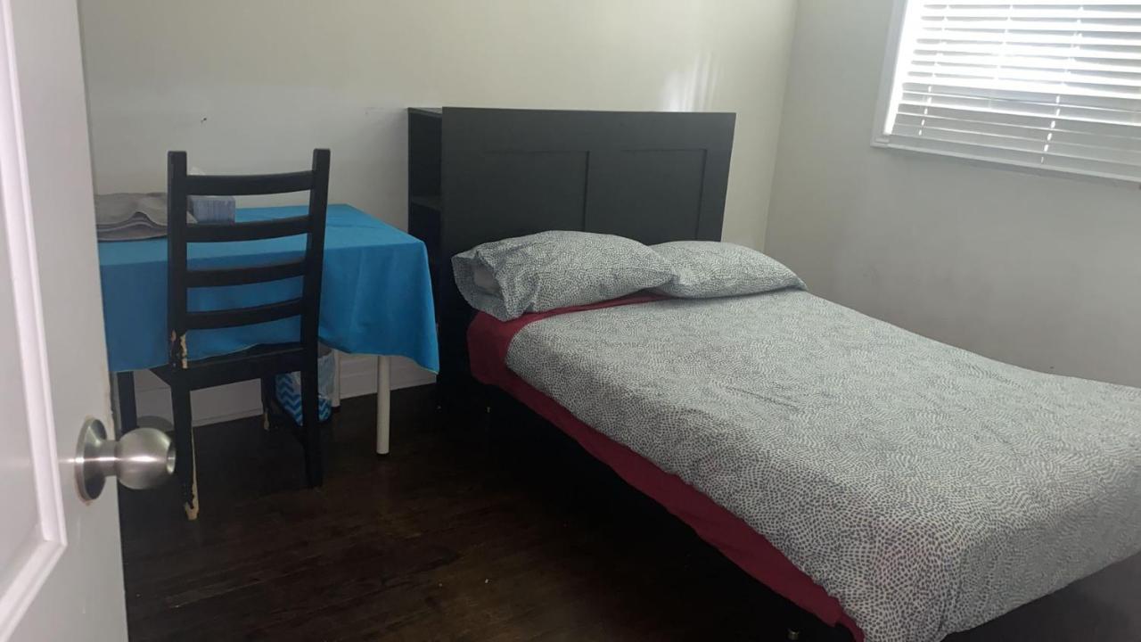 Private Rooms 5 Min Finch West Subway - York University Toronto Luaran gambar